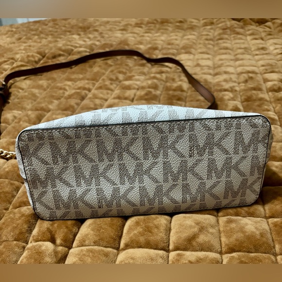 Michael Kors Crossbody - Picture 4 of 5